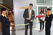 "Ribbon cutting" durch Lufthansa Stationsleiter München, Stephan Klar am 28.08.2009 (Foto: MartiN Schmitz)